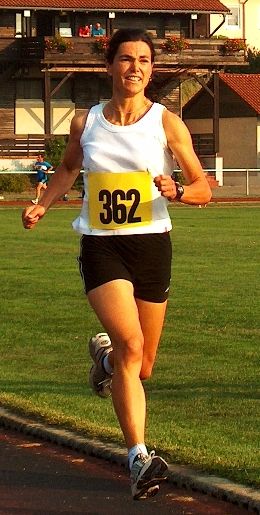 Gerti Schön siegt sowohl über 10.000m und entscheidet auch die Cup-Gesamtwertung der Frauen