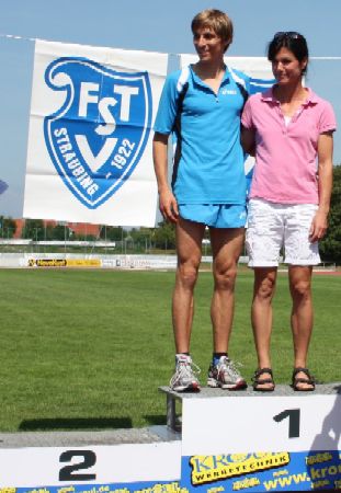 die Lokalmatadoren des FTSV Straubing mit dem Zweitplatzierten Sebastian Schnurrenberger und Gesamtsiegerin bei den Frauen Gerti Schön
