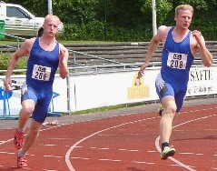 In 200m-Vereinsrekordzeit bezwingt Thomas Eckl seinen älteren Bruder Stefan