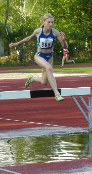 Elegant &uuml;ber's Hindernis: Regina Schnurrenberger (Foto: Hannig)